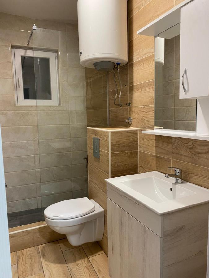 Vucinic Studio Apartment Cetinje Bagian luar foto